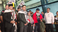 Menlu RI Sugiono menyambut langsung kepulangan sembilan WNI aktivis Global Sumud Flotilla di Bandara Soekarno-Hatta, Tangerang