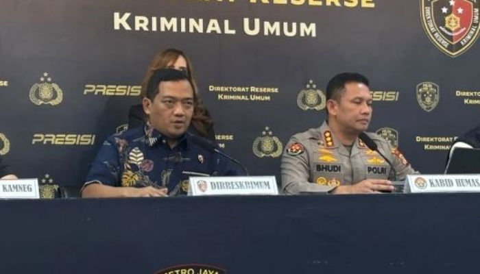 Direktur Reserse Kriminal Umum Polda Metro Jaya Kombes Pol Iman Imanuddin memberikan keterangan kepada wartawan terkait kasus ijazah Jokowi