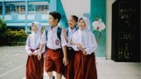 Ilustrasi siswa sekolah dasar menyambut hari libur (Foto: Canva/ Studio Indonesia) Ilustrasi siswa sekolah dasar menyambut hari libur (Foto: Canva/ Studio Indonesia)