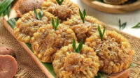 Kue cucur tradisional dengan cita rasa manis gula merah dan tekstur berserat khas