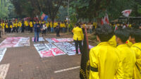 Massa BEM UI berkumpul sebelum berangkat ke Bundaran HI Massa BEM UI berkumpul sebelum berangkat ke Bundaran HI