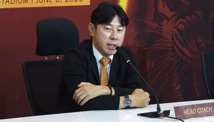 Pelatih baru Persija Jakarta, Shin Tae-yong, memberikan keterangan kepada media