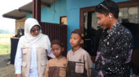 Bupati Pandeglang Raden Dewi Setiani mengunjungi rumah calon siswa Program Sekolah Rakyat