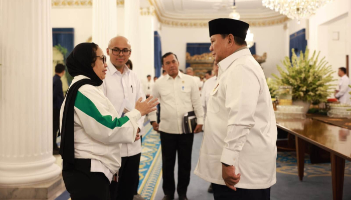 Nanik S. Deyang saat bersama Presiden Prabowo Subianto