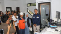 Wakil Bupati Serang Muhammad Najib Hamas meninjau Pos Pengamatan Gunung Anak Krakatau di Kecamatan Cinangka, Kabupaten Serang