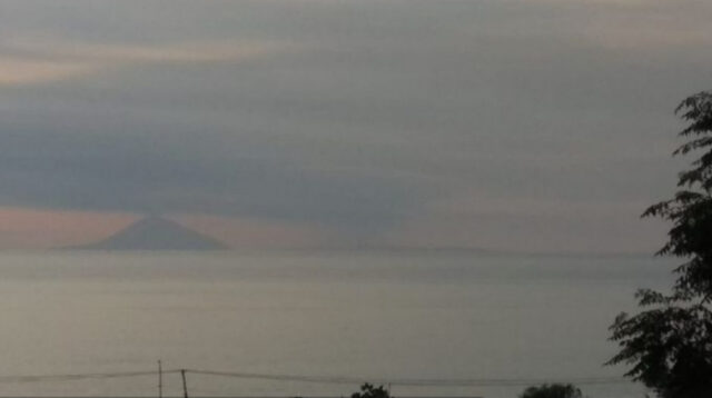 Gunung Anak Krakatau siaga level III, warga Banten dan Lampung diminta tetap tenang