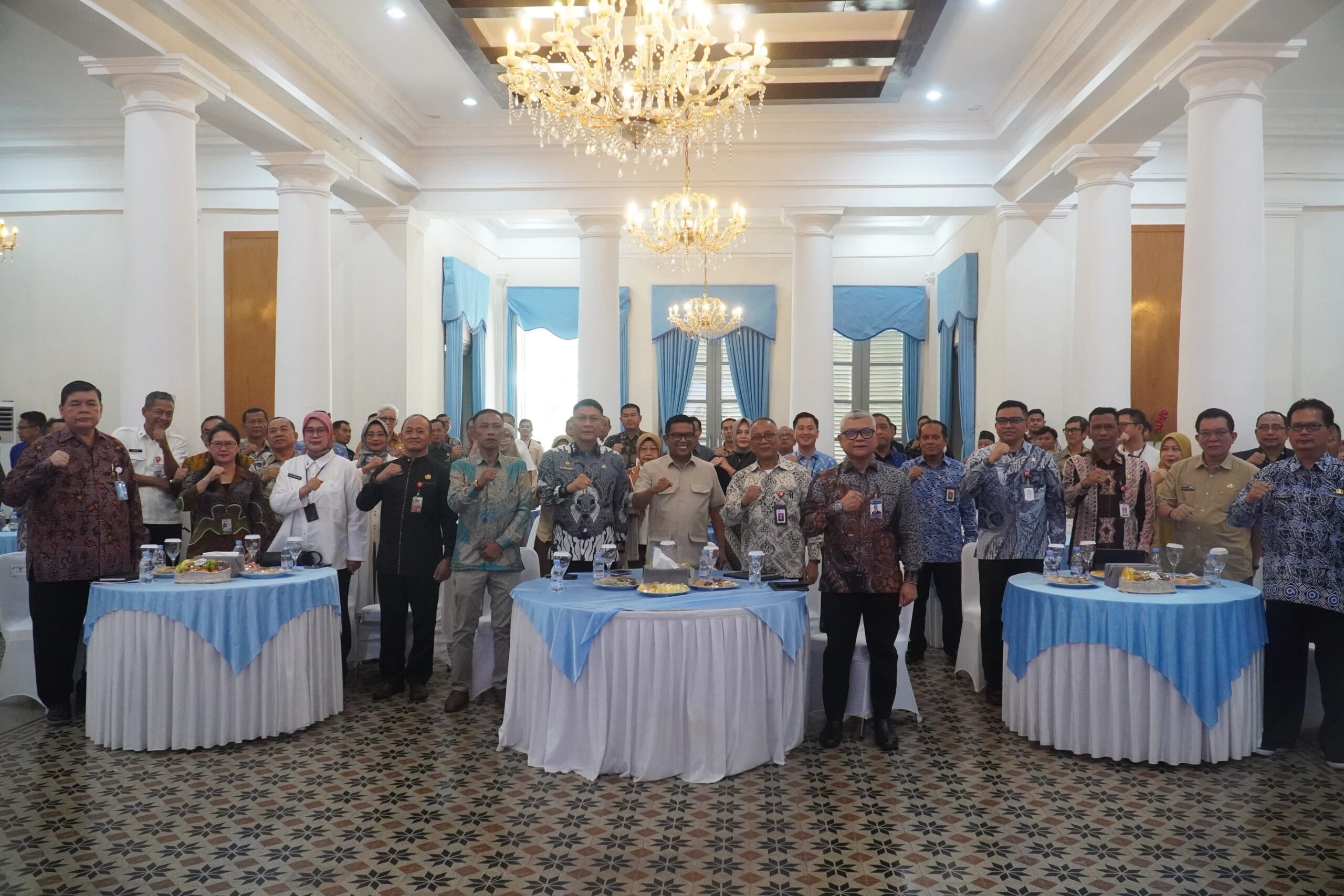 Kepala OJK Banten Adi Dharma saat Rapat Pleno Penetapan Program TPAKD Provinsi Banten Tahun 2026 di Serang. (Foto: Rangga/Bintang.co.id)